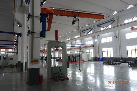 壁式旋臂起重機